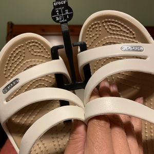 Crocs slide in sandal size 6